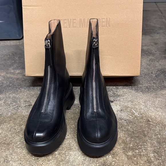 New in Box: like the row, Steve Madden Black Ankle Boots with Zipper - Picture 1 of 6